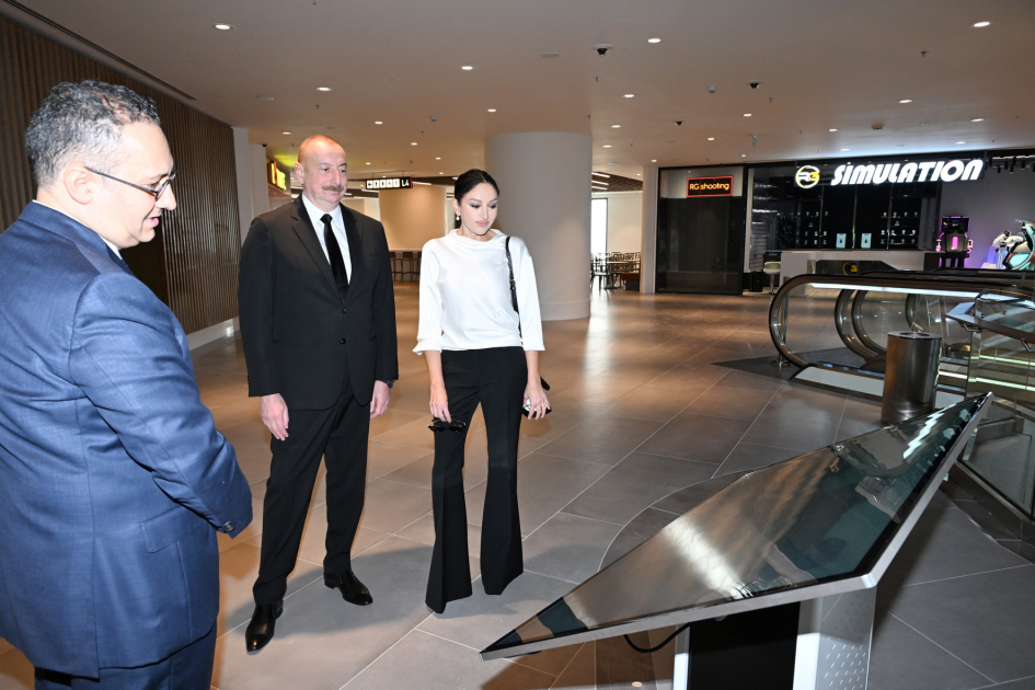 Prezident İlham Əliyev və Birinci xanım Mehriban Əliyeva Bakıda “Crescent Bay” layihəsinin təqdimatı və “Crescent Mall” ticarət mərkəzinin açılışında iştirak ediblər (YENİLƏNİB) (FOTO/VİDEO)