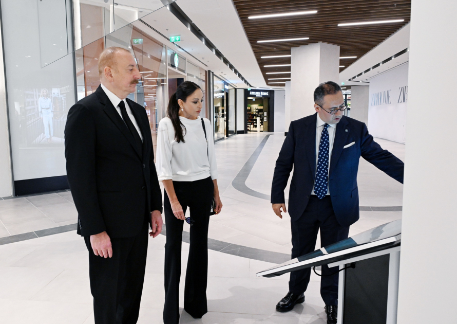Prezident İlham Əliyev və Birinci xanım Mehriban Əliyeva Bakıda “Crescent Bay” layihəsinin təqdimatı və “Crescent Mall” ticarət mərkəzinin açılışında iştirak ediblər (YENİLƏNİB) (FOTO/VİDEO)