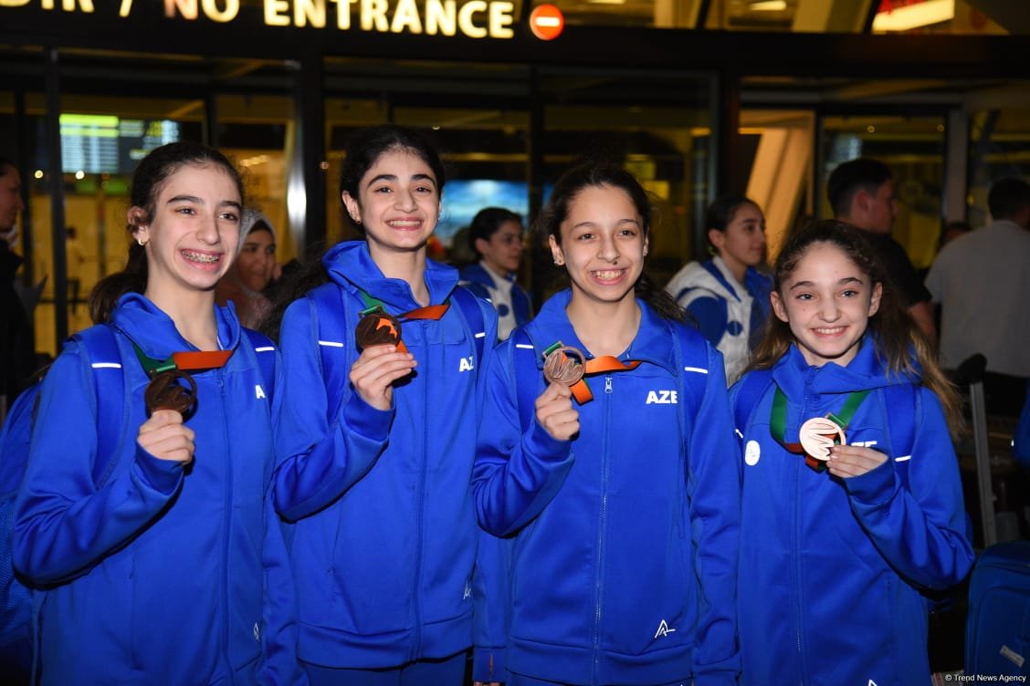 Avropa çempionatında uğurlu çıxış edən Azərbaycan gimnastları Vətənə dönüblər (FOTO)