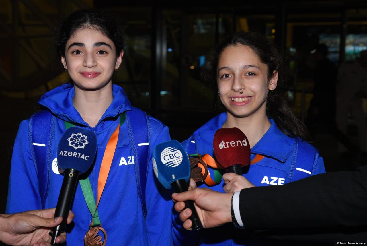 Avropa çempionatında uğurlu çıxış edən Azərbaycan gimnastları Vətənə dönüblər (FOTO)