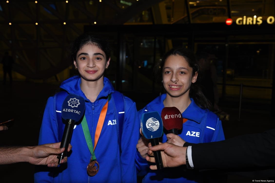 Avropa çempionatında uğurlu çıxış edən Azərbaycan gimnastları Vətənə dönüblər (FOTO)