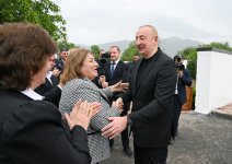 Prezident İlham Əliyev və Birinci xanım Mehriban Əliyeva Xocalı şəhərinə köçən sakinlərlə görüşüblər (FOTO/VİDEO) (YENİLƏNİB)
