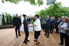 Prezident İlham Əliyev və Birinci xanım Mehriban Əliyeva Xocalı şəhərinə köçən sakinlərlə görüşüblər (FOTO/VİDEO) (YENİLƏNİB)