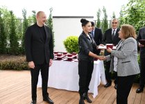 Prezident İlham Əliyev və Birinci xanım Mehriban Əliyeva Xocalı şəhərinə köçən sakinlərlə görüşüblər (FOTO/VİDEO) (YENİLƏNİB)