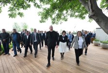 Prezident İlham Əliyev və Birinci xanım Mehriban Əliyeva Xocalı şəhərinə köçən sakinlərlə görüşüblər (FOTO/VİDEO) (YENİLƏNİB)