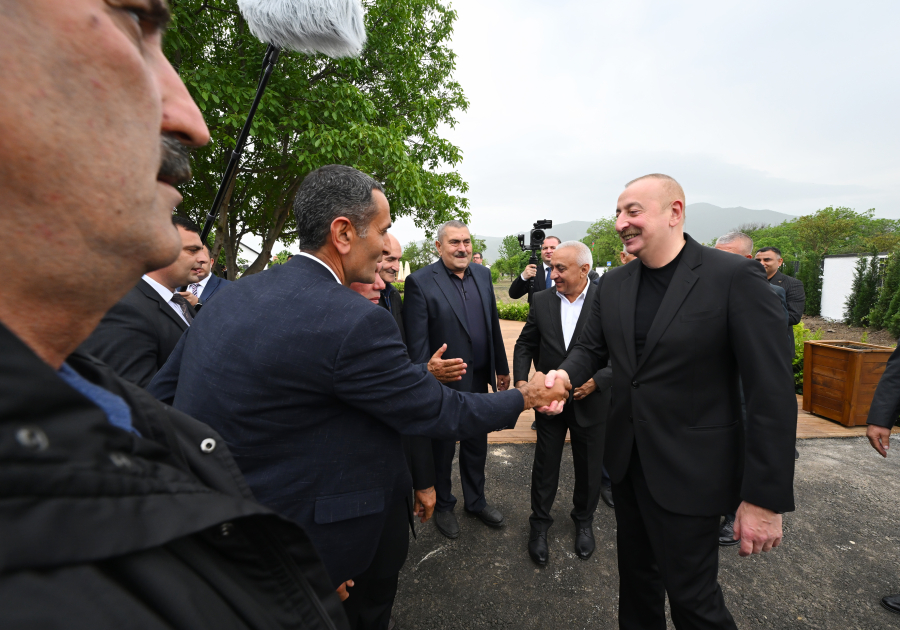 Prezident İlham Əliyev və Birinci xanım Mehriban Əliyeva Xocalı şəhərinə köçən sakinlərlə görüşüblər (FOTO/VİDEO) (YENİLƏNİB)