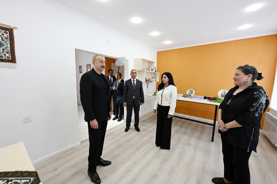 Prezident İlham Əliyev və Birinci xanım Mehriban Əliyeva Xocalı şəhərinə köçən sakinlərlə görüşüblər (FOTO/VİDEO) (YENİLƏNİB)