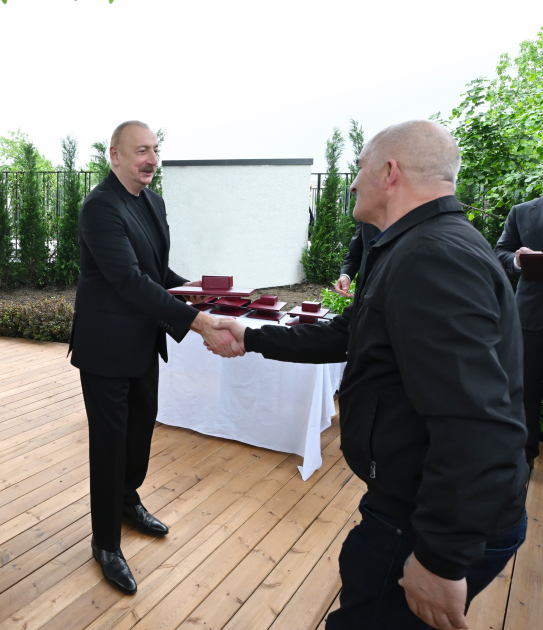 Prezident İlham Əliyev və Birinci xanım Mehriban Əliyeva Xocalı şəhərinə köçən sakinlərlə görüşüblər (FOTO/VİDEO) (YENİLƏNİB)
