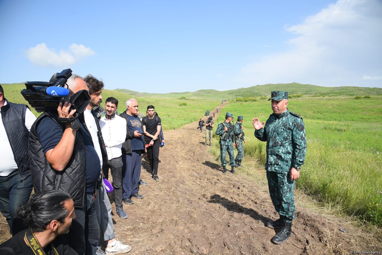 Qazaxın azad edilmiş kəndində minatəmizləmə (FOTO)