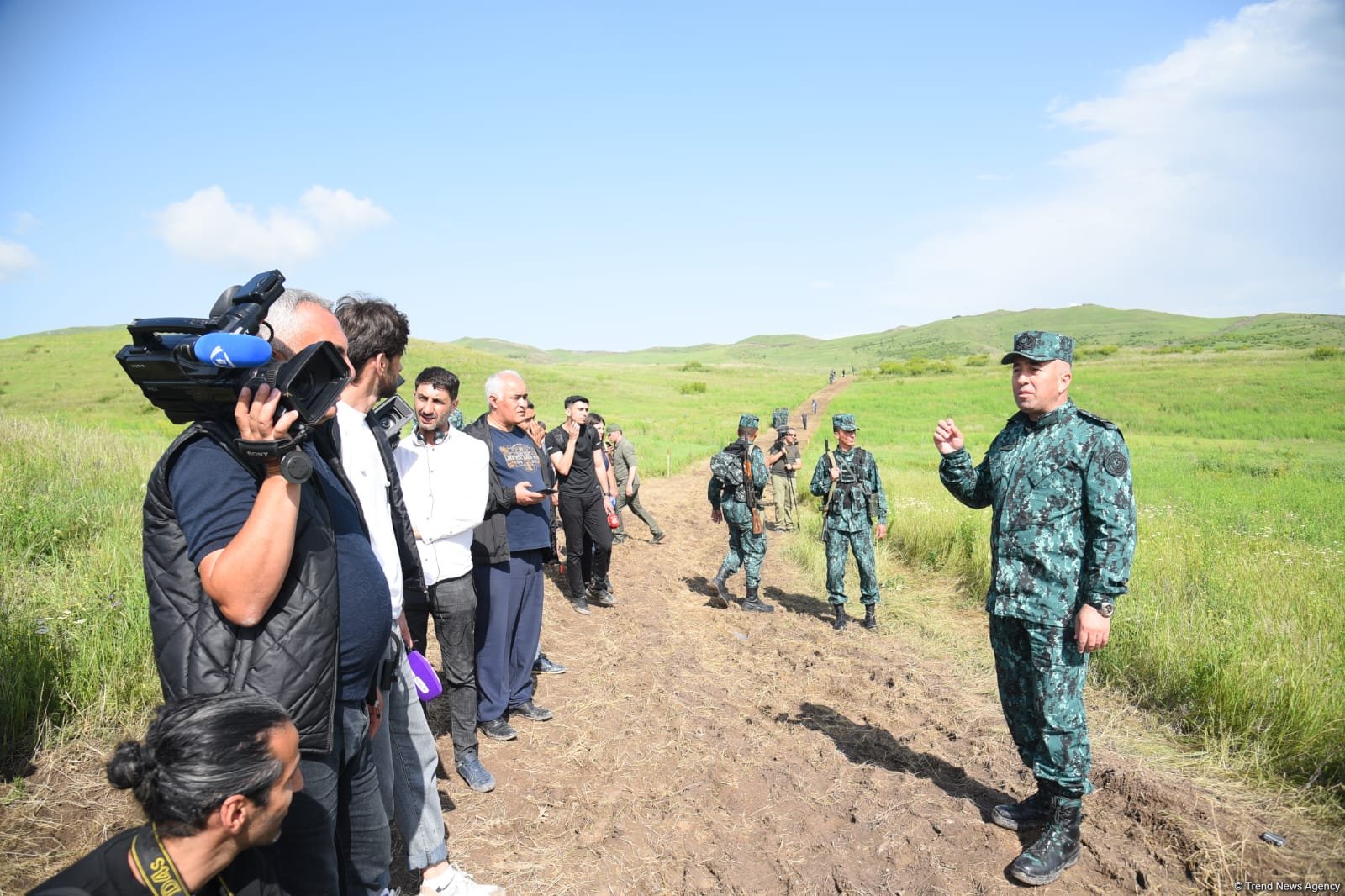 Qazaxın azad edilmiş kəndində minatəmizləmə (FOTO)