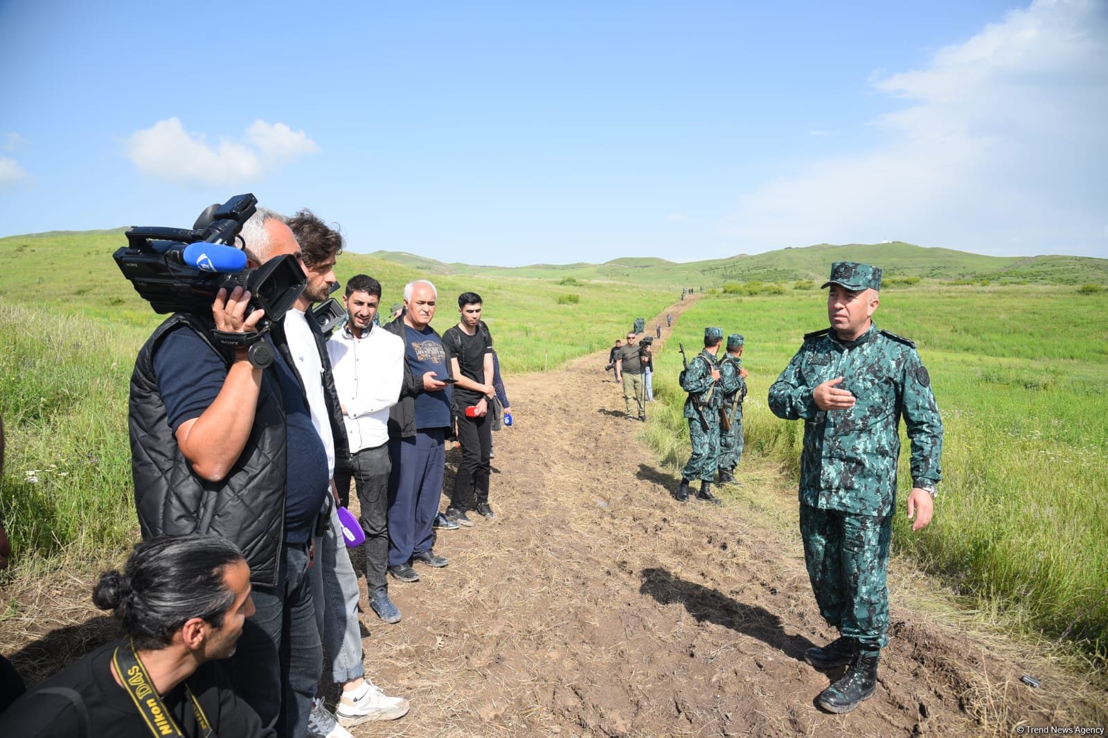 Qazaxın azad edilmiş kəndində minatəmizləmə (FOTO)