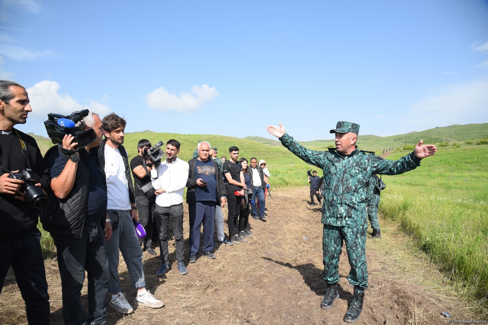 Qazaxın azad edilmiş kəndində minatəmizləmə (FOTO)