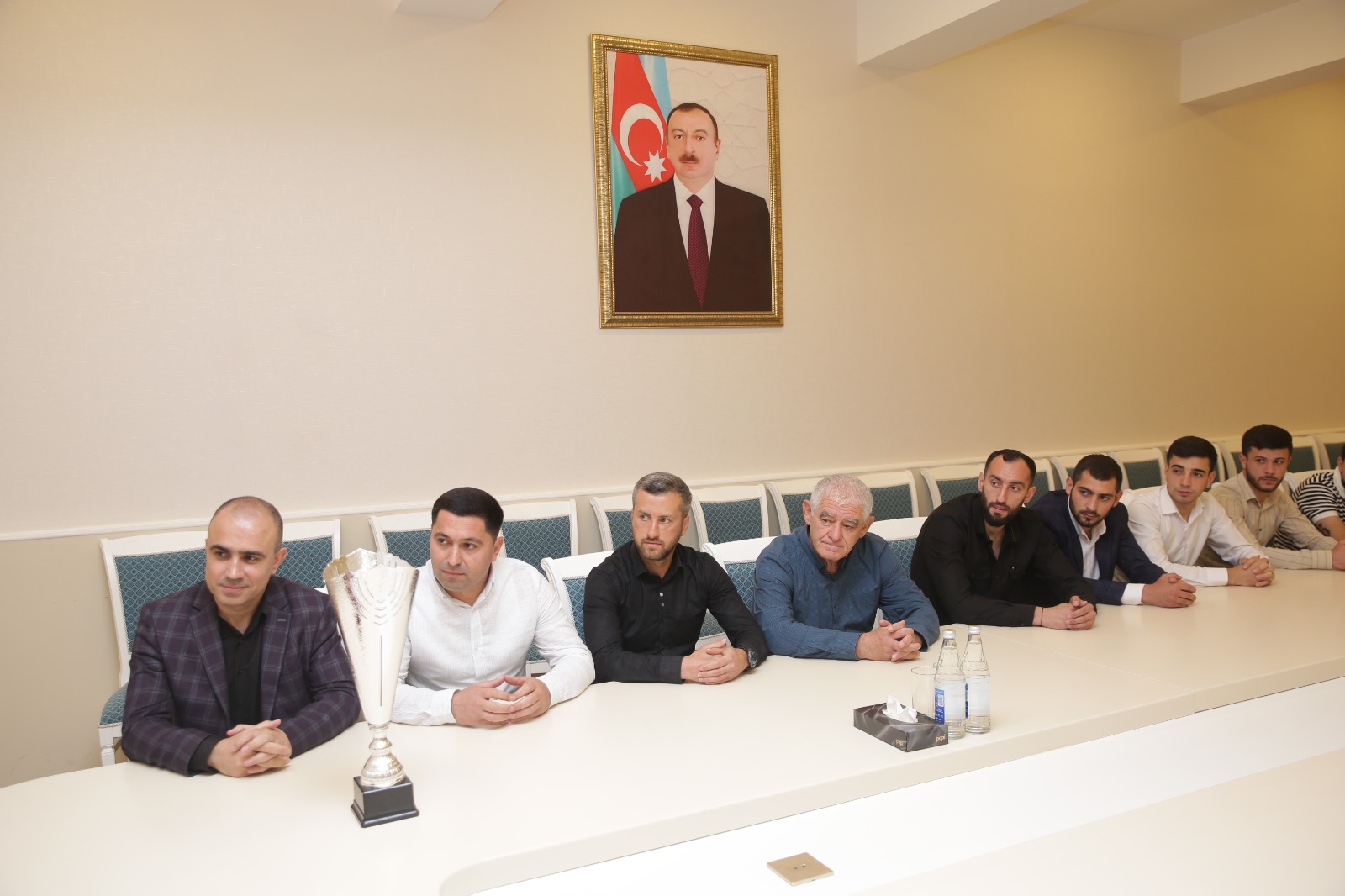 Elnur Rzayev Region Liqasının qalibi olan futbolçularla görüşüb (FOTO)