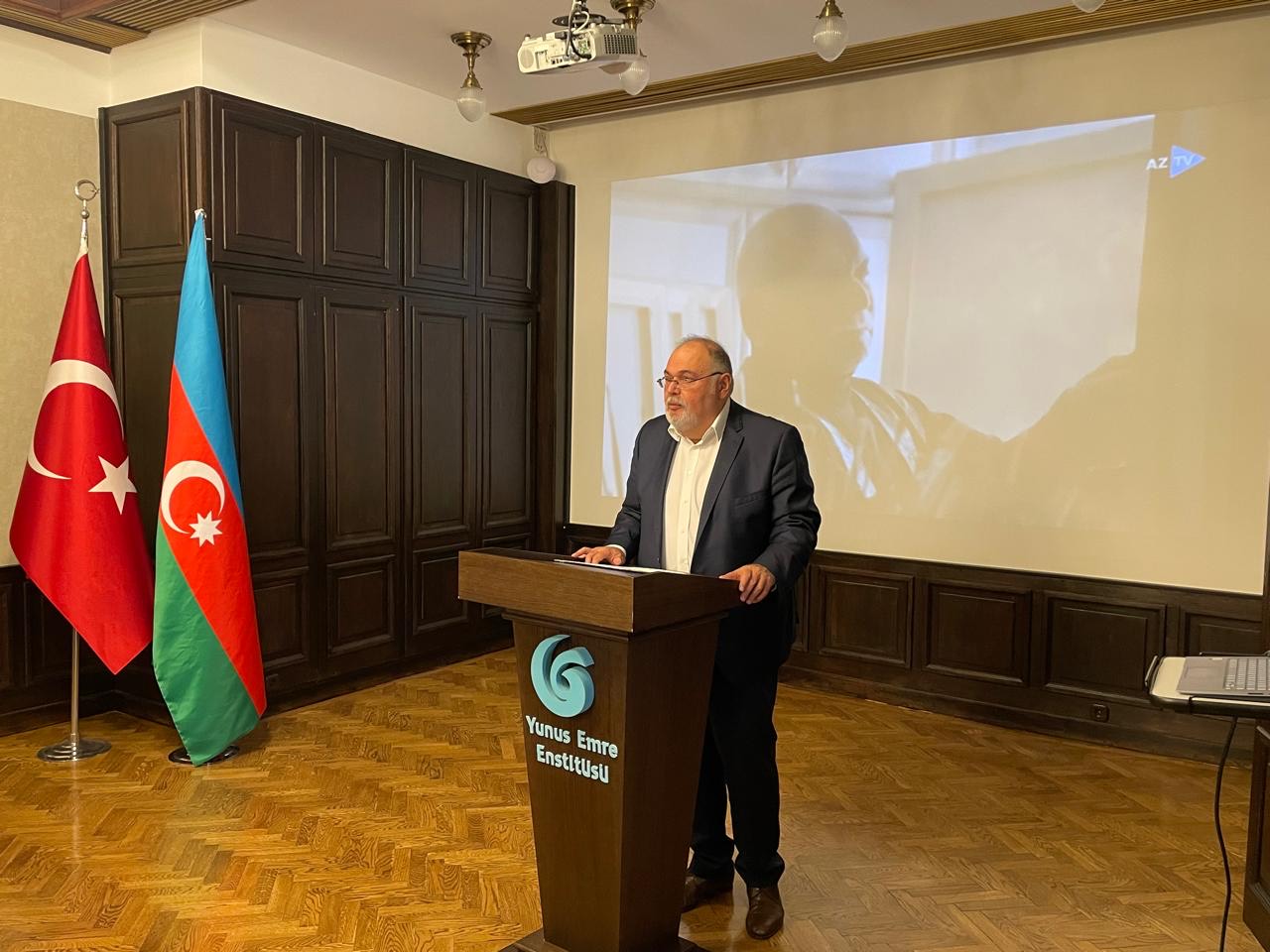 Budapeştdə Azərbaycanın Xalq artisti Arif Hüseynovun sərgisi açılıb (FOTO)