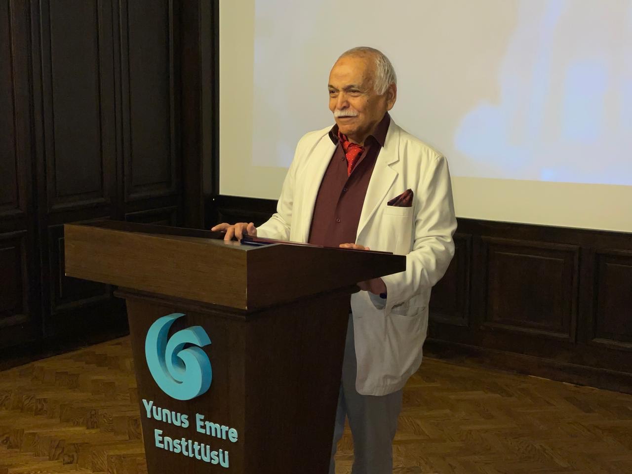 Budapeştdə Azərbaycanın Xalq artisti Arif Hüseynovun sərgisi açılıb (FOTO)