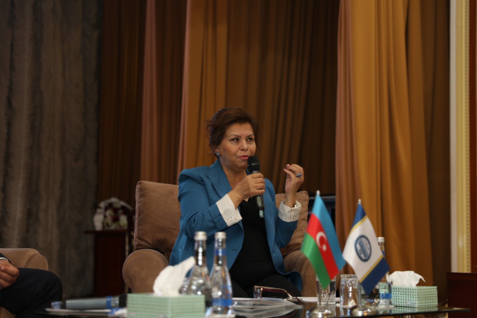 BDU-da tanınmış alim, şair, professor Mahirə Nağıqızı ilə görüş