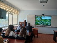 UNEC-də tələbələrin yaşıl iqtisadiyyata həsr olunan beynəlxalq konfransı keçirilib (FOTO)