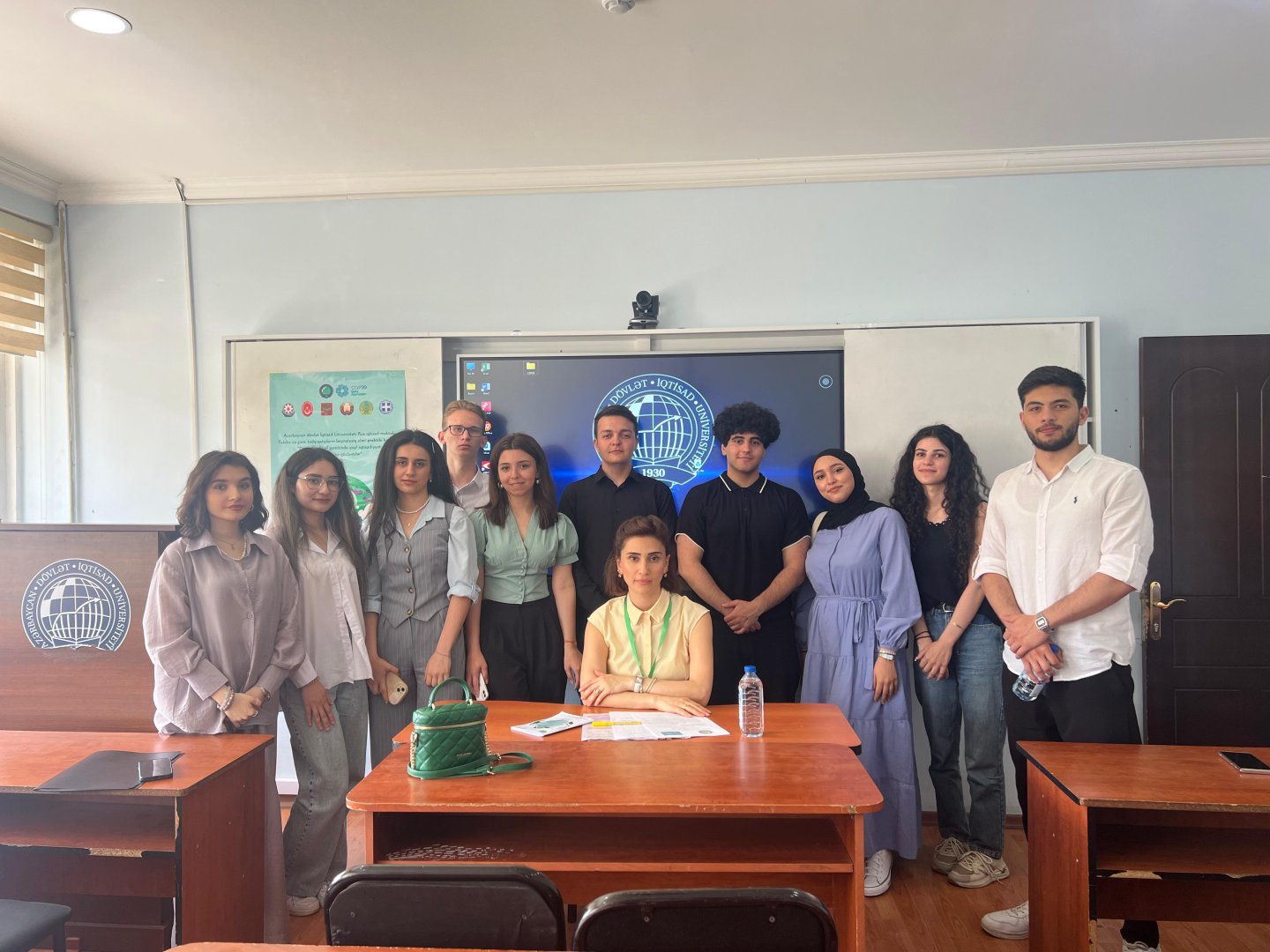 UNEC-də tələbələrin yaşıl iqtisadiyyata həsr olunan beynəlxalq konfransı keçirilib (FOTO)