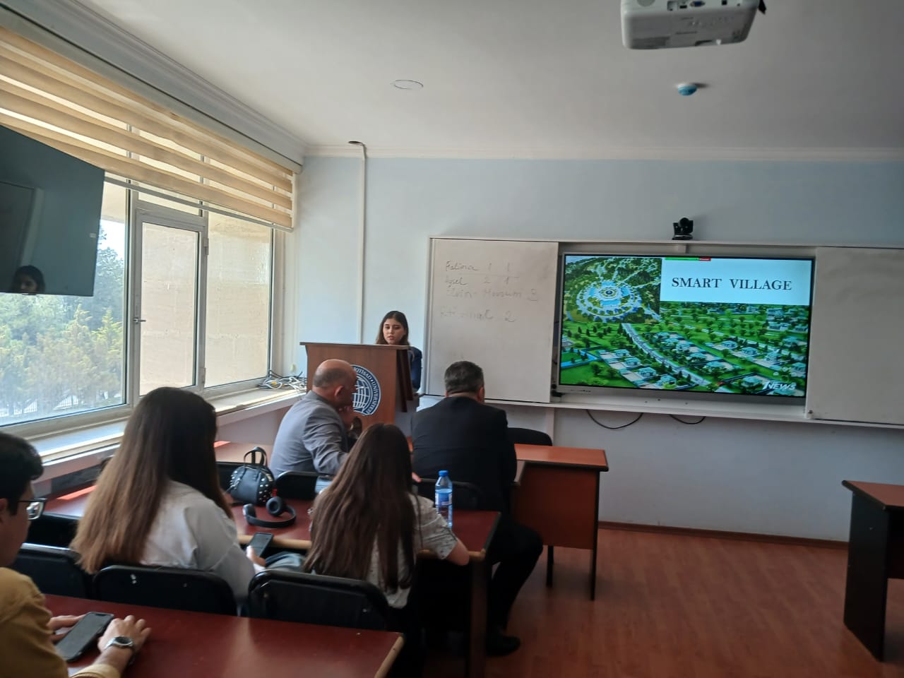 UNEC-də tələbələrin yaşıl iqtisadiyyata həsr olunan beynəlxalq konfransı keçirilib (FOTO)