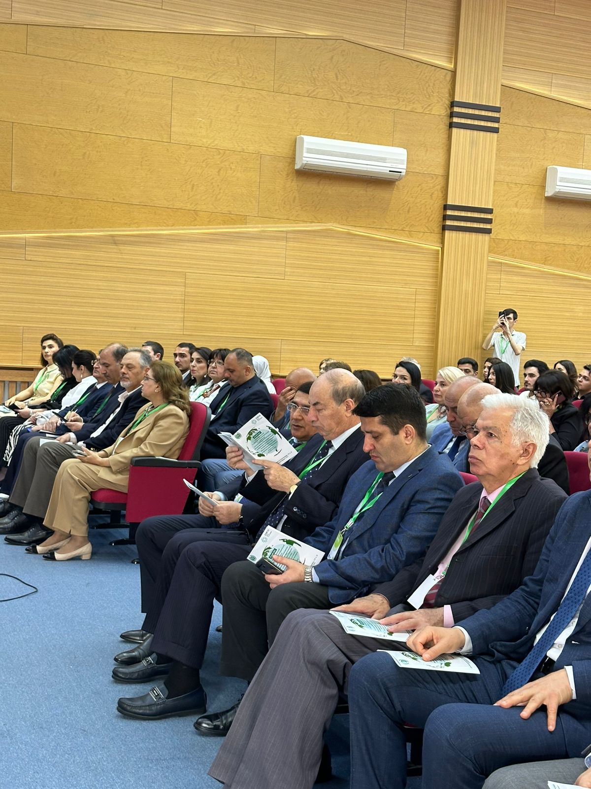 UNEC-də tələbələrin yaşıl iqtisadiyyata həsr olunan beynəlxalq konfransı keçirilib (FOTO)
