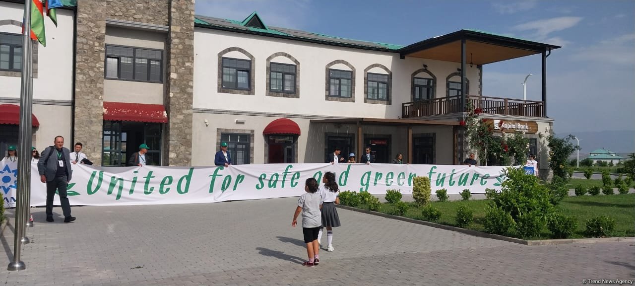 Xarici qonaqlar Zəngilanda bərpa işləri ilə tanış olublar (FOTO)