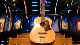 Əfsanəvi "Beatles" qrupunun gitarası hərracda rekord qiymətə satıldı (FOTO)