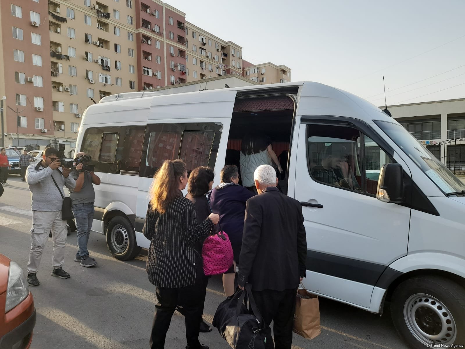 Laçın şəhərinə növbəti köç karvanı yola salınıb (FOTO)