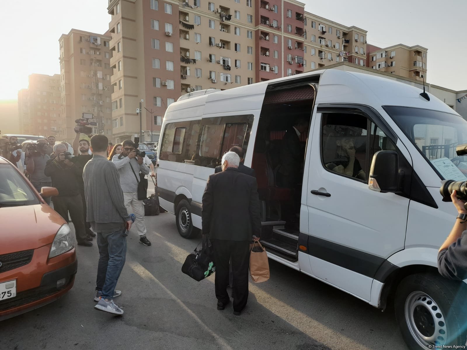 Laçın şəhərinə növbəti köç karvanı yola salınıb (FOTO)