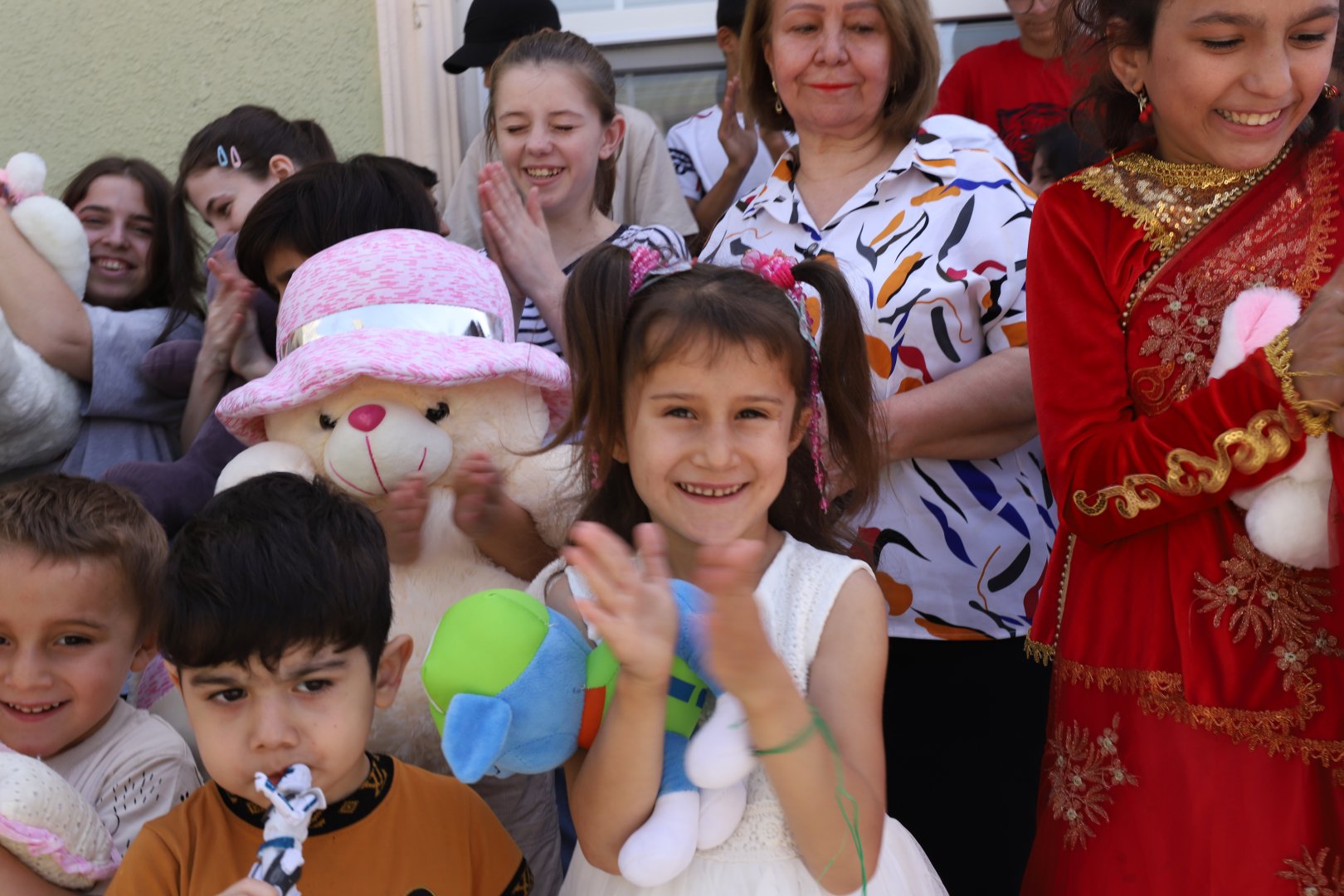 IDEA “Sevincini bölüş” kampaniyası çərçivəsində uşaqlar üçün növbəti aksiya keçirib (FOTO)