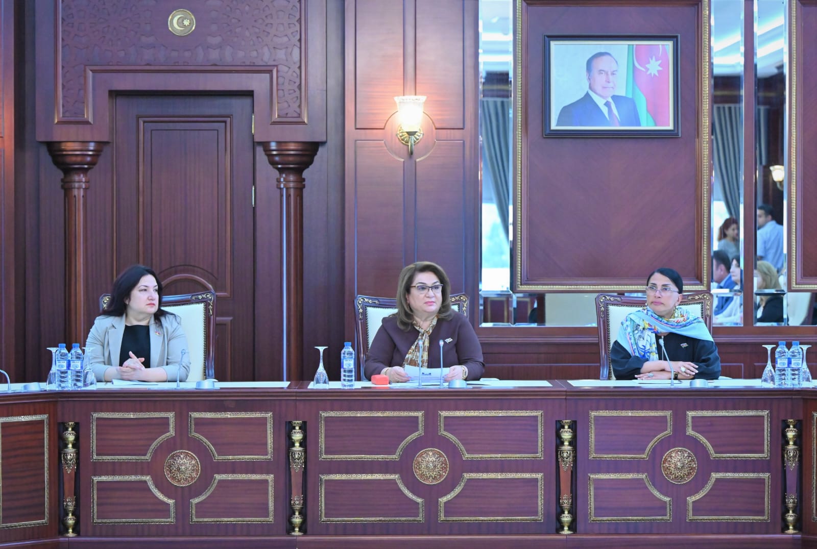 Ailə, qadın və uşaq məsələləri komitəsinin iclası keçirilib