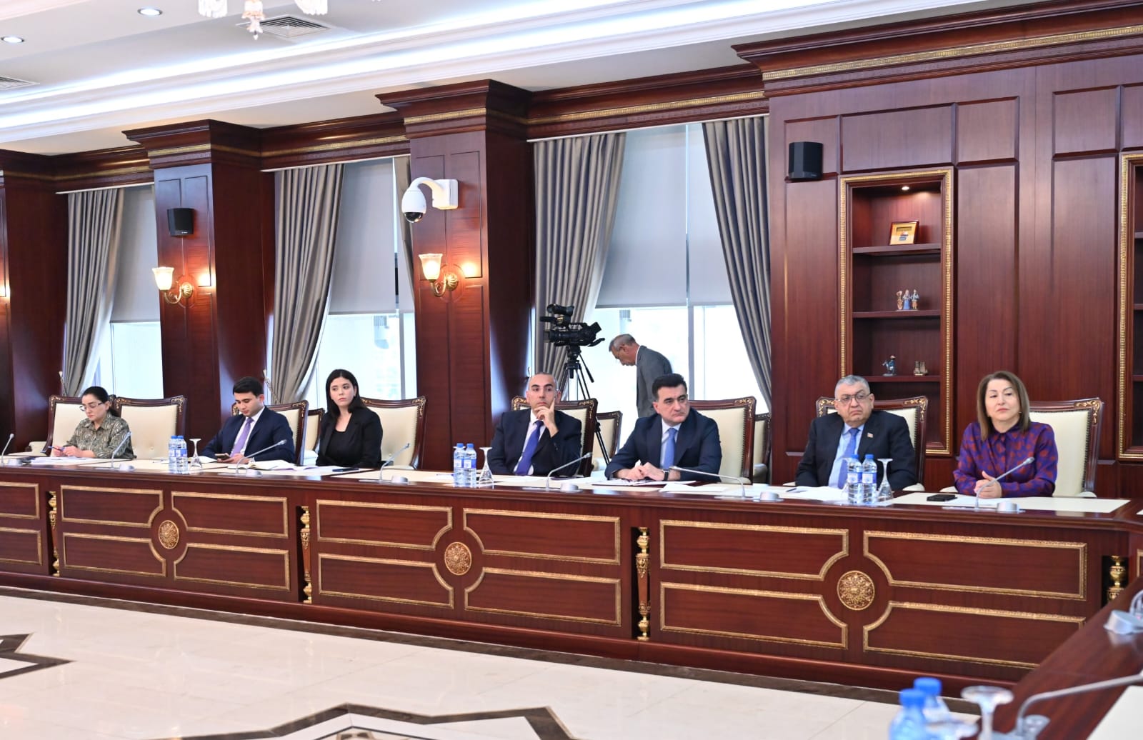 Ailə, qadın və uşaq məsələləri komitəsinin iclası keçirilib