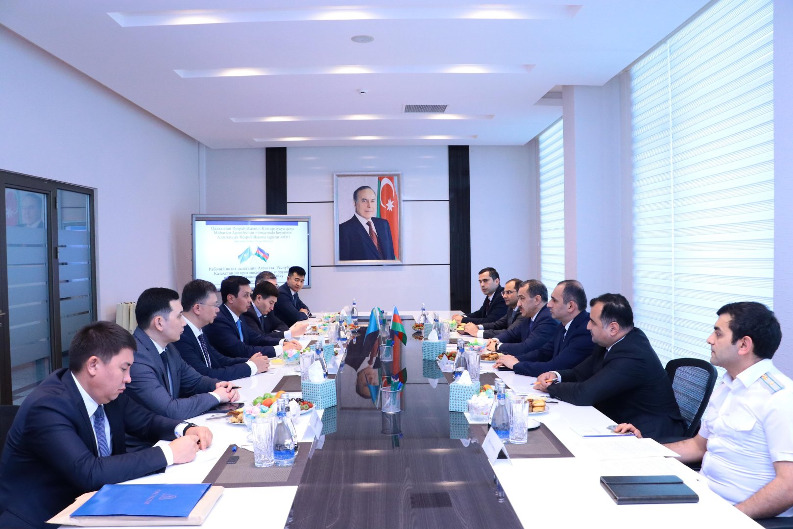 Qazaxıstanın Korrupsiyaya qarşı Mübarizə Agentliyinin nümayəndə heyətinin Azərbaycana səfəri başa çatıb (FOTO)
