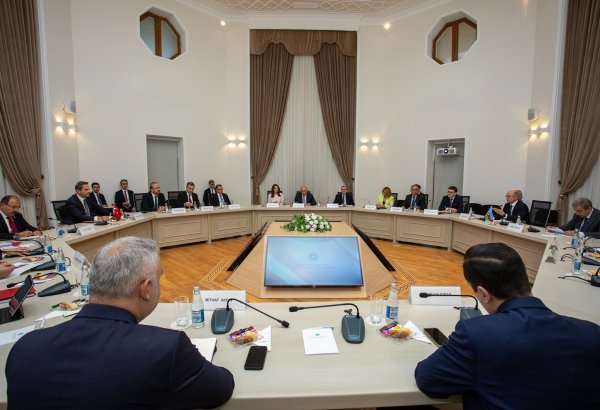 Pərviz Şahbazov türkiyəli həmkarı ilə “yaşıl enerji”ni müzakirə edib (FOTO)