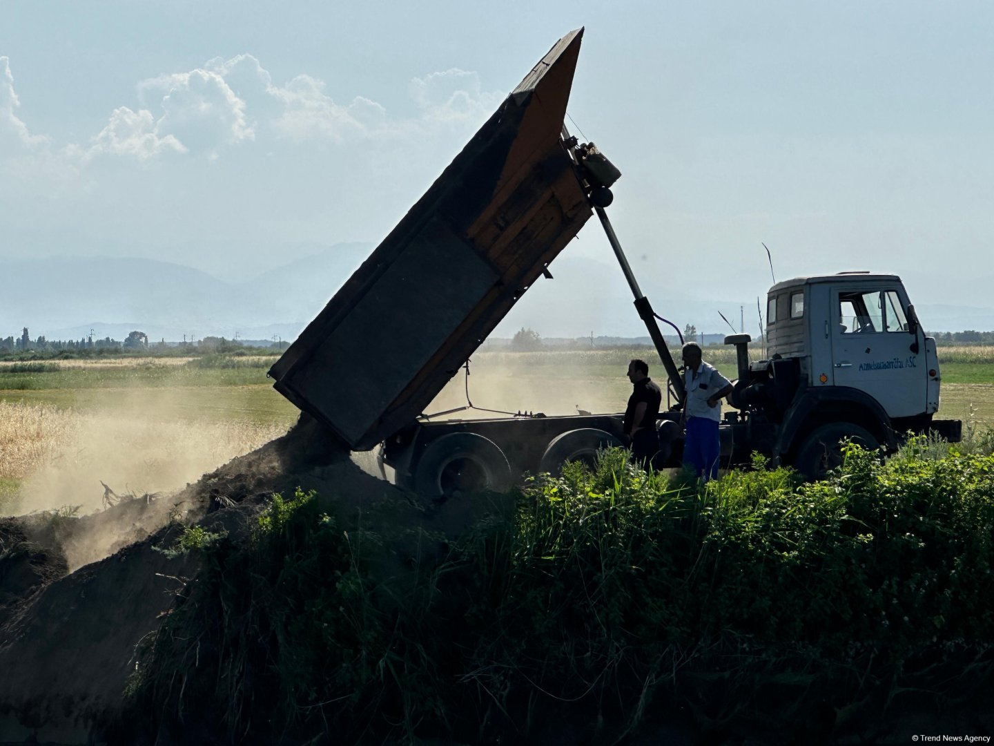 Yevlaxda Qarabağ kanalının bəndi uçdu - Ətraf əraziləri su basdı (FOTO)