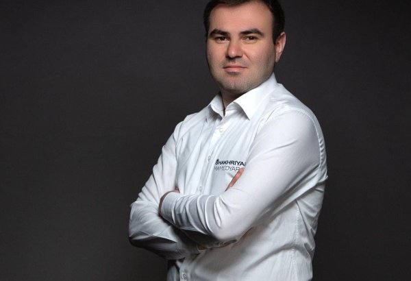 Azərbaycanlı qrossmeyster heç-heçələri sıralayır