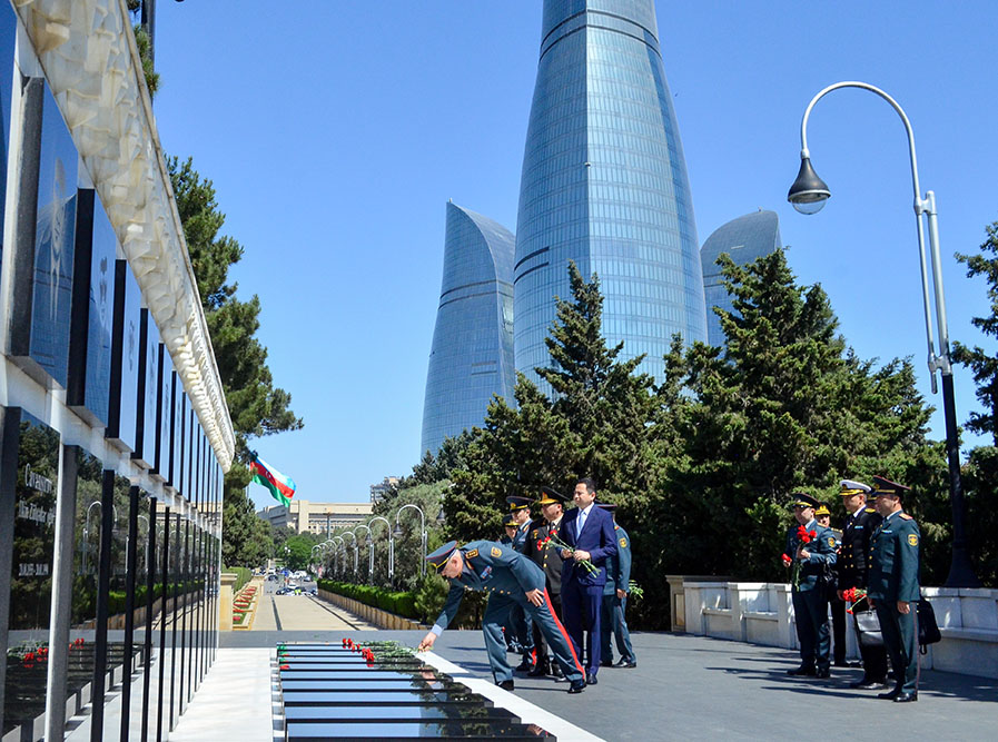 Azərbaycan və Qazaxıstan arasında hərbi əməkdaşlığa dair sənəd imzalanıb (FOTO)