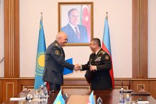 Azərbaycan və Qazaxıstan arasında hərbi əməkdaşlığa dair sənəd imzalanıb (FOTO)