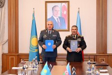 Azərbaycan və Qazaxıstan arasında hərbi əməkdaşlığa dair sənəd imzalanıb (FOTO)