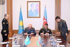 Azərbaycan və Qazaxıstan arasında hərbi əməkdaşlığa dair sənəd imzalanıb (FOTO)