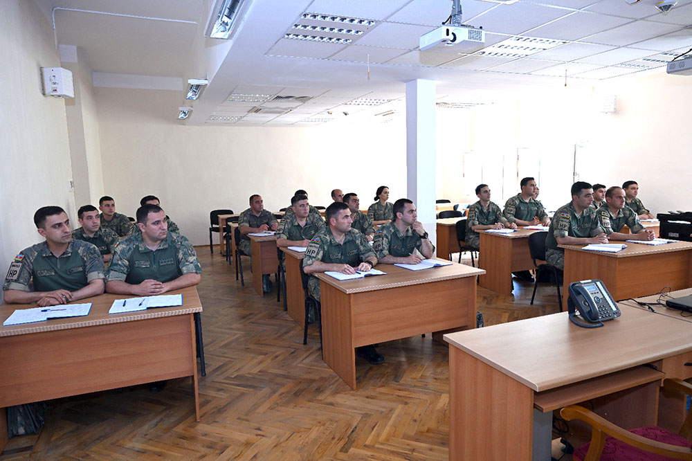 NATO ekspertləri Hərbi Polis İdarəsində təlim kursu keçirib (FOTO)