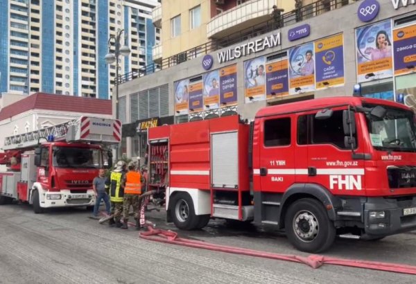 Xətaidə yaşayış binasında yanğın: 27 nəfər təxliyə edilib (FOTO)