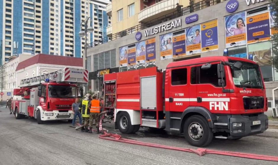Xətaidə yaşayış binasında yanğın: 27 nəfər təxliyə edilib (FOTO)