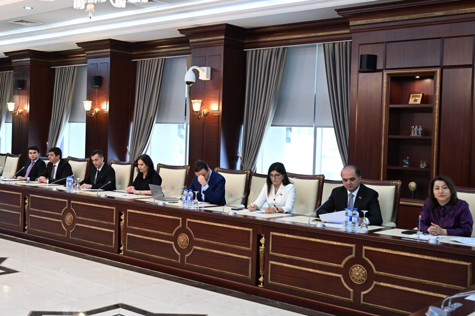Ailə, qadın və uşaq məsələləri komitəsinin iclası keçirilib (FOTO)