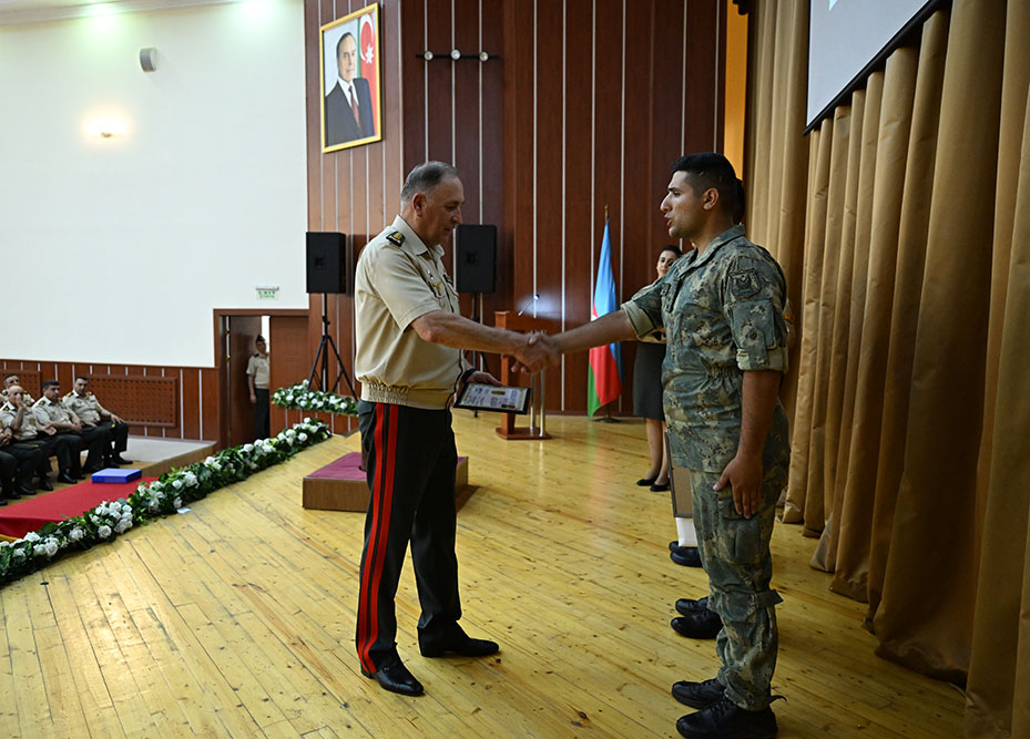 Növbəti “Zabit ixtisas hazırlığı kursu”nun buraxılış mərasimi keçirilib (FOTO)