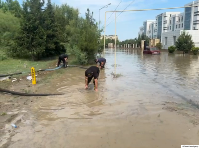 Yevlax və Mingəçevirdə bəzi əraziləri su basıb, vətəndaşlar təxliyə olunur (FOTO)