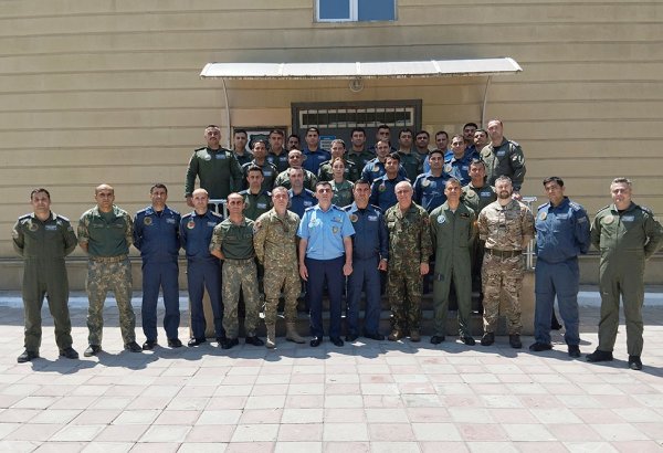 NATO-nun mobil təlim qrupu tərəfindən HHQ-də kurs keçirilir (FOTO)