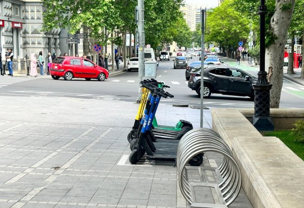 Paytaxtda velosipedlərin parklanması üçün dəmir konstruksiyaların quraşdırılmasına başlanıldı