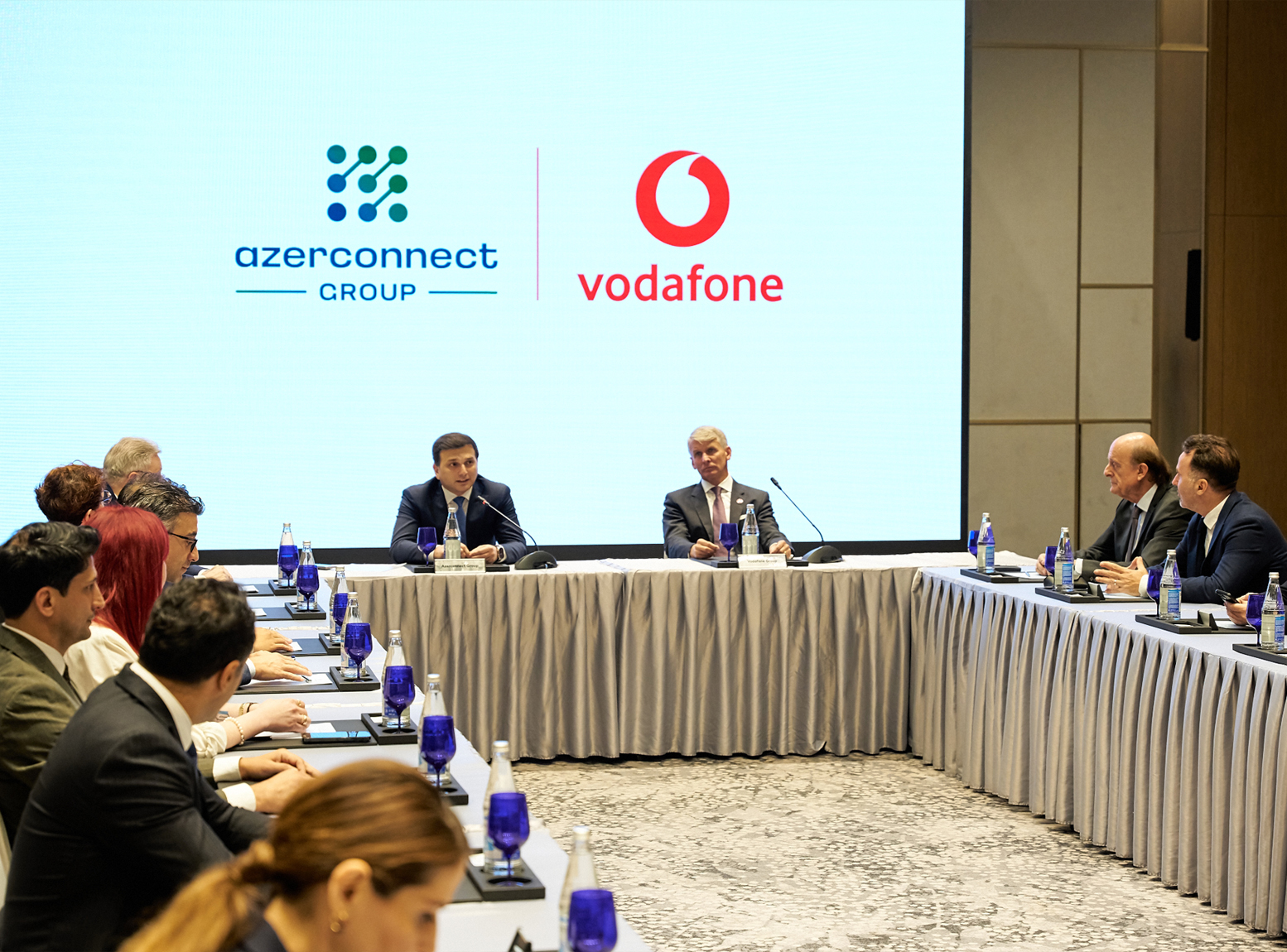 Azerconnect Group və Vodafone Group arasında tərəfdaşlıq müqaviləsi imzalandı (FOTO)