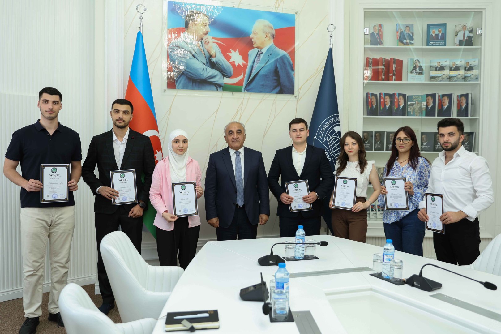 UNEC-in “Minor” proqramının ilk məzunlarına sertifikatlar təqdim olunub (FOTO)
