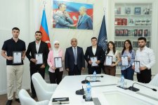 UNEC-in “Minor” proqramının ilk məzunlarına sertifikatlar təqdim olunub (FOTO)